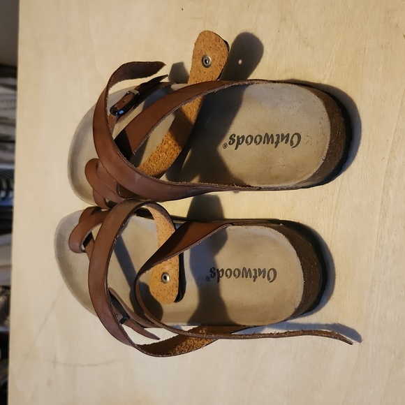 NWOT Outwoods | Sandal - 8 - Picture 2 of 3